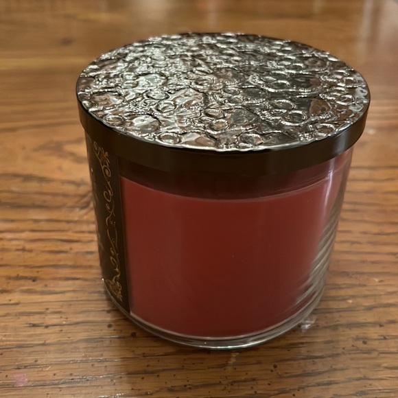 Bath & Body Works Vampire Blood candle and Wicked Vanilla Woods hand‎ soap - Picture 3 of 12